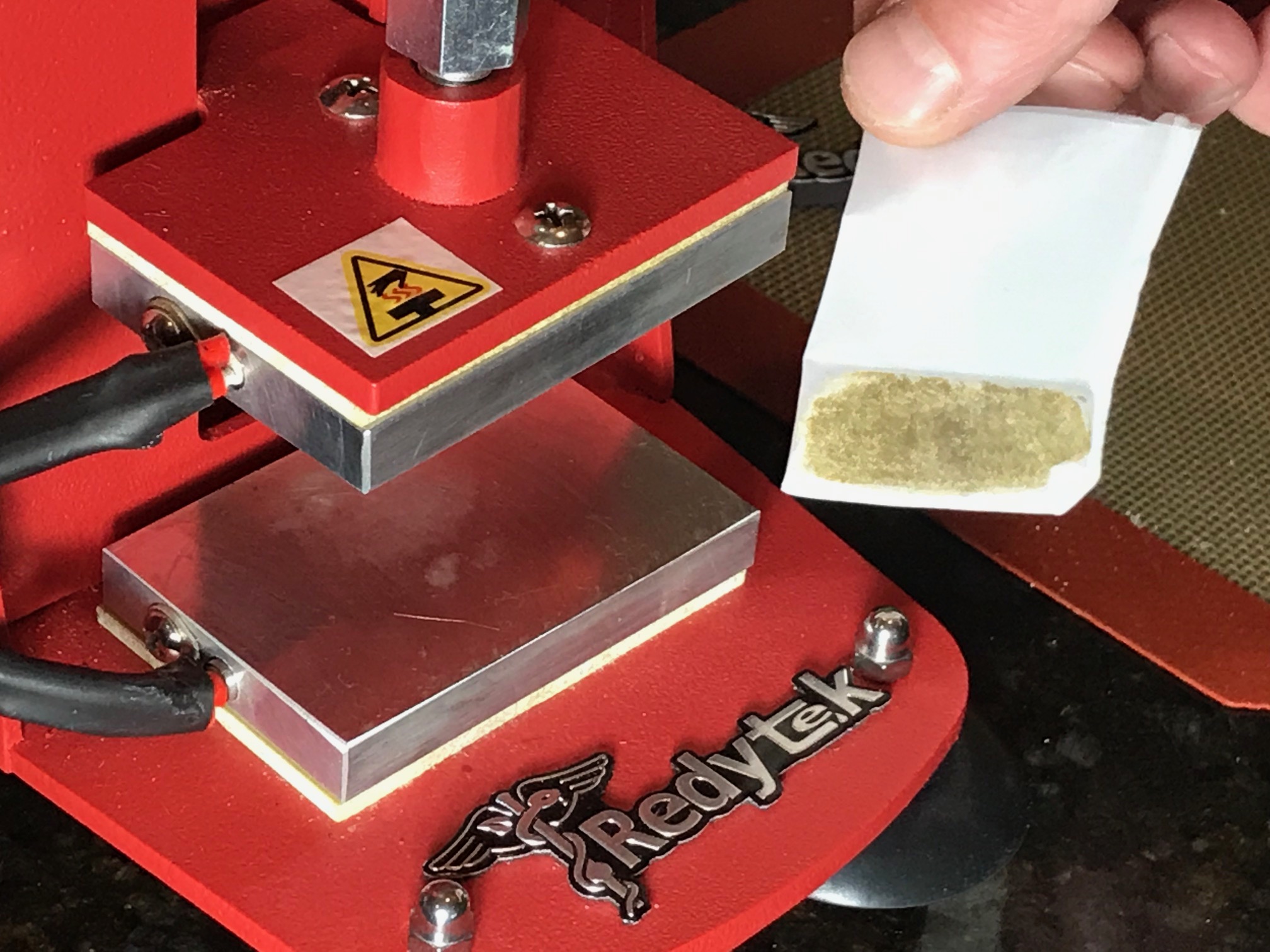 Prepare bubble hash in a 24 micron Redytek rosin filter bag for best results with highest quality returns.