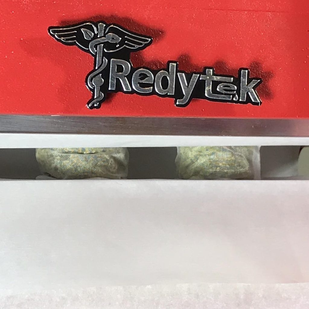 Pressing 2 flower pucks placed in 190u Redytek rosin filter bags